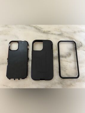 OtterBox Black Multi-Piece Protective Phone Case + 2 belt clips ( 12 mini)